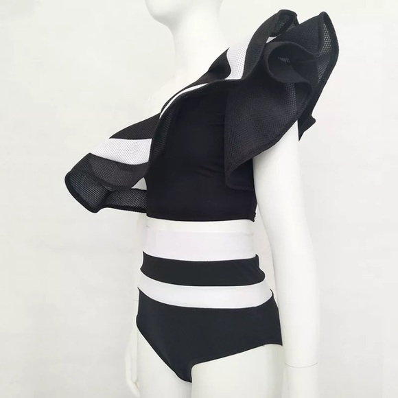 LAST 1 🌺NEW ITEM! OFF SHOULDER SWIMSUIT SET - Picture 5 of 8